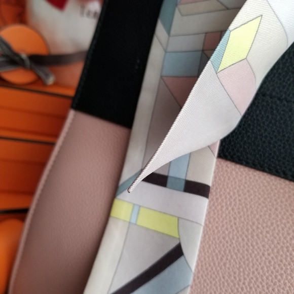 HERMES Beautiful Twilly scarf 100% Silk - Picture 10 of 16